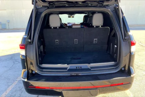 More photos of 2022 Lincoln Navigator Reserve at Cable Dahmer Cadillac of Kansas City, MO