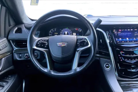 More photos of 2020 Cadillac Escalade Platinum at Cable Dahmer Cadillac of Kansas City, MO