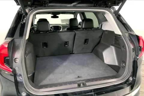 More photos of 2024 GMC Terrain SLT at Cable Dahmer Cadillac of Kansas City, MO