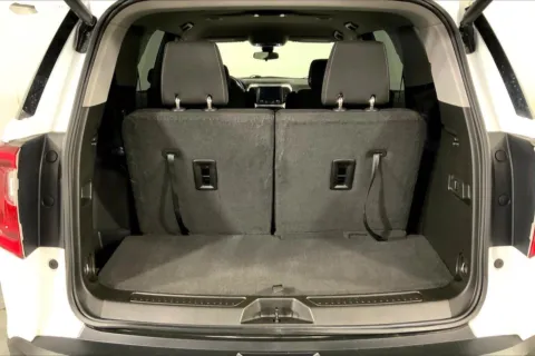 More photos of 2023 GMC Acadia SLE at Cable Dahmer Cadillac of Kansas City, MO