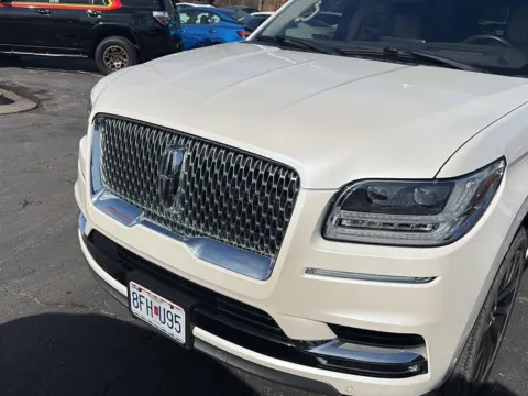 White 2019 Lincoln Navigator L Select for sale in Kansas City, MO