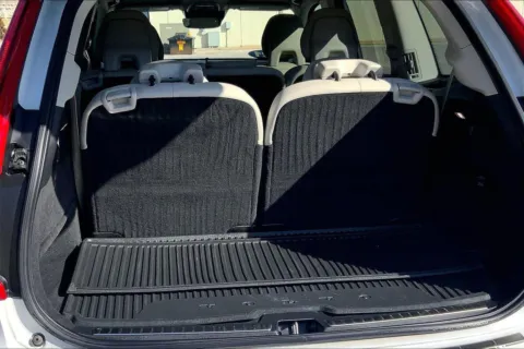 More photos of 2021 Volvo XC90 Momentum at Cable Dahmer Cadillac of Kansas City, MO