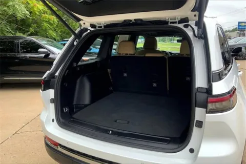 More photos of 2025 Jeep Grand Cherokee Limited at Cable Dahmer Cadillac of Kansas City, MO