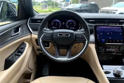 More photos of 2025 Jeep Grand Cherokee Limited at Cable Dahmer Cadillac of Kansas City, MO
