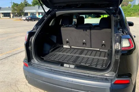 More photos of 2020 Jeep Cherokee Latitude at Cable Dahmer Cadillac of Kansas City, MO