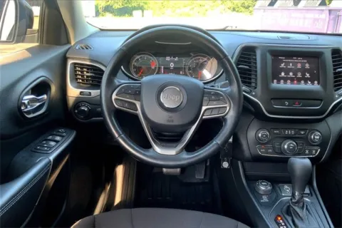 More photos of 2020 Jeep Cherokee Latitude at Cable Dahmer Cadillac of Kansas City, MO