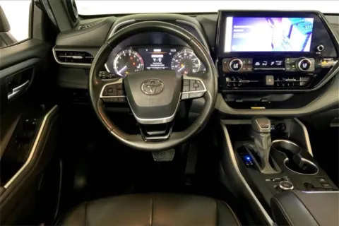 More photos of 2023 Toyota Highlander L at Cable Dahmer Cadillac of Kansas City, MO