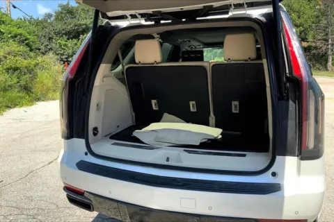 More photos of 2023 Cadillac Escalade 4WD Sport Platinum at Cable Dahmer Cadillac of Kansas City, MO