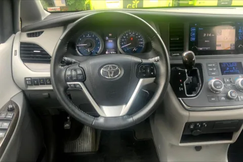 More photos of 2016 Toyota Sienna XLE at Cable Dahmer Cadillac of Kansas City, MO