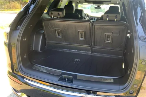 More photos of 2024 Buick Enclave Avenir at Cable Dahmer Cadillac of Kansas City, MO