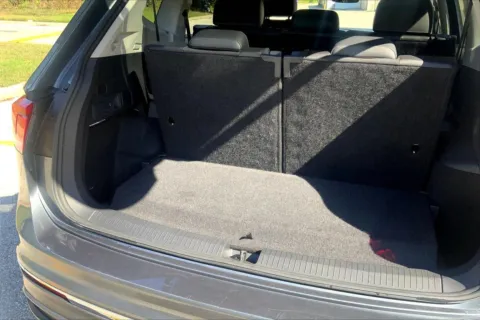 More photos of 2024 Volkswagen Tiguan SE at Cable Dahmer Cadillac of Kansas City, MO