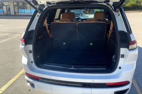 More photos of 2023 Jeep Grand Cherokee L Summit at Cable Dahmer Cadillac of Kansas City, MO