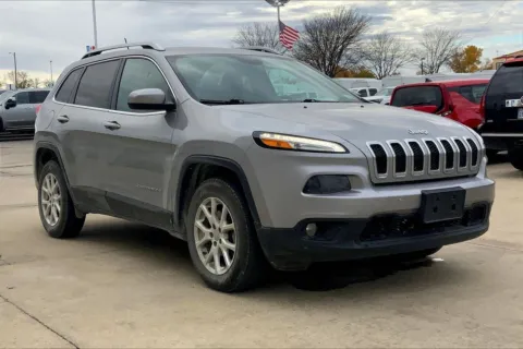Silver 2016 Jeep Cherokee Latitude for sale in Topeka, KS