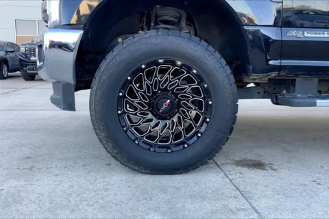 Photos of 2019 Ford Super Duty F-250 SRW LARIAT for sale in Topeka, KS at Cable Dahmer of Topeka