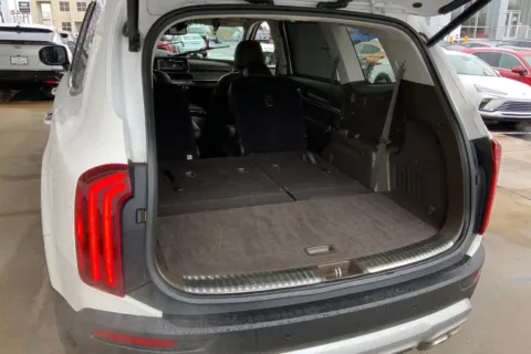 More photos of 2020 Kia Telluride SX at Cable Dahmer of Topeka, KS