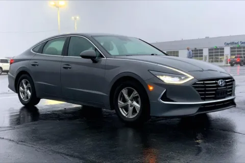 Gray 2021 Hyundai Sonata SE for sale in Topeka, KS