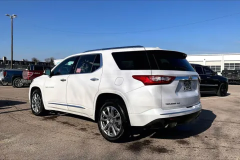 More photos of 2021 Chevrolet Traverse Premier at Cable Dahmer of Topeka, KS