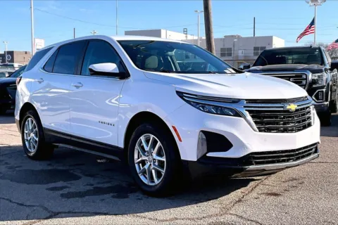 White 2024 Chevrolet Equinox LT for sale in Topeka, KS