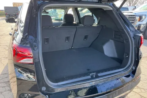 More photos of 2022 Chevrolet Equinox LT at Cable Dahmer of Topeka, KS