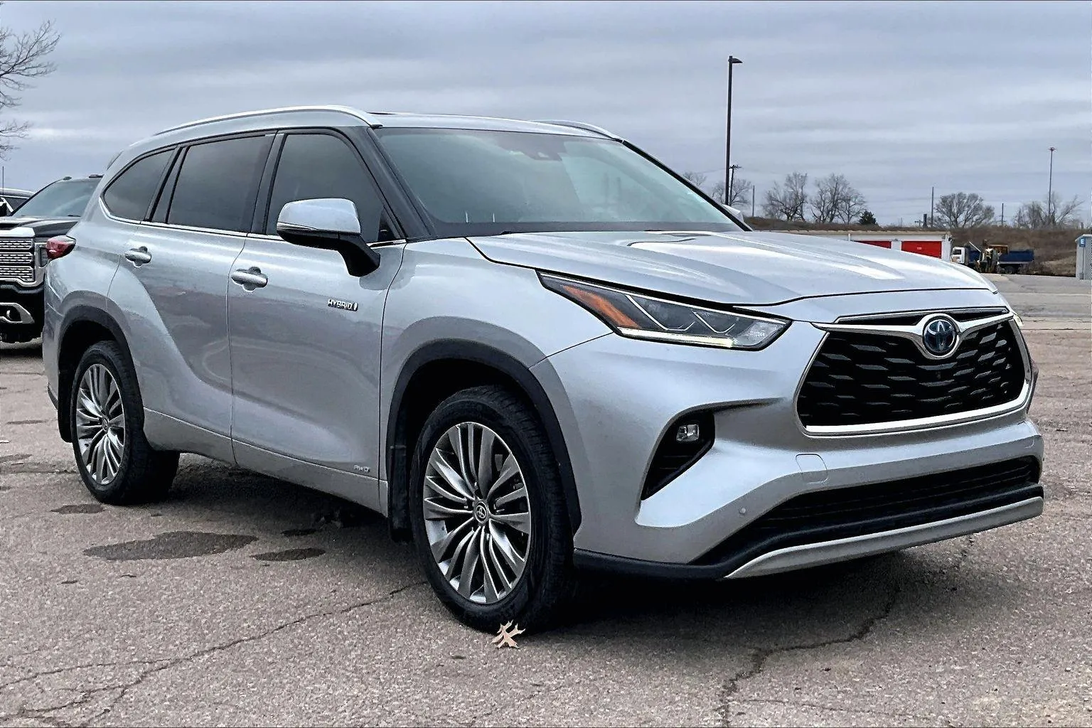 Silver 2021 Toyota Highlander Hybrid Platinum for sale in Topeka, KS