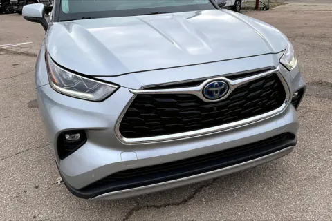 Another view of 2021 Toyota Highlander Hybrid Platinum for sale in Topeka, KS at Cable Dahmer of Topeka