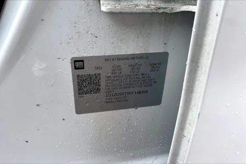 More photos of 2024 Chevrolet Malibu 1LT at Cable Dahmer of Topeka, KS