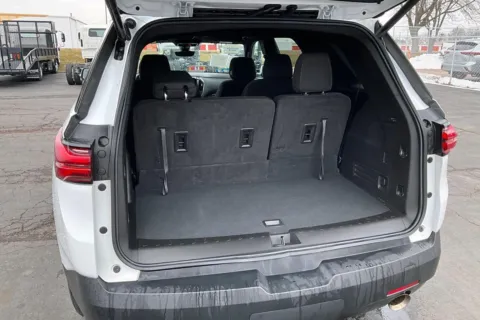 More photos of 2023 Chevrolet Traverse LT Cloth at Cable Dahmer of Topeka, KS