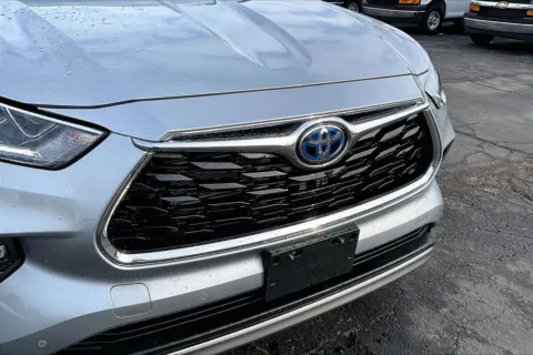 Another view of 2021 Toyota Highlander Hybrid Platinum for sale in Topeka, KS at Cable Dahmer of Topeka