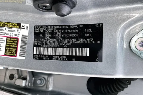 More photos of 2021 Toyota Highlander Hybrid Platinum at Cable Dahmer of Topeka, KS