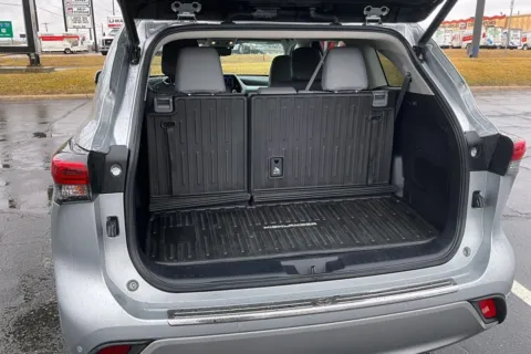 More photos of 2021 Toyota Highlander Hybrid Platinum at Cable Dahmer of Topeka, KS