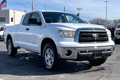 White 2013 Toyota Tundra 4WD Truck DBL 4WD V8 4.6 SR for sale in Topeka, KS