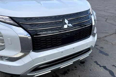 Another view of 2024 Mitsubishi Outlander SE for sale in Topeka, KS at Cable Dahmer of Topeka