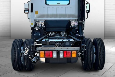 More photos of 2025 Chevrolet Low Cab Forward 3500 at Cable Dahmer of Topeka, KS