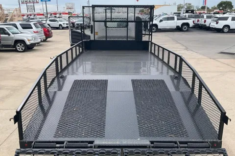 More photos of 2024 Chevrolet Low Cab Forward 4500 HD at Cable Dahmer of Topeka, KS