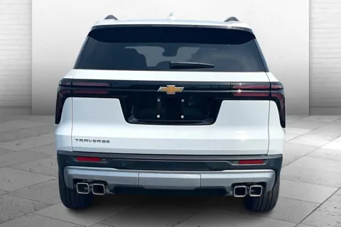More photos of 2025 Chevrolet Traverse FWD LT at Cable Dahmer of Topeka, KS