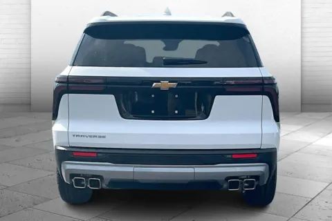 More photos of 2025 Chevrolet Traverse FWD LT at Cable Dahmer of Topeka, KS
