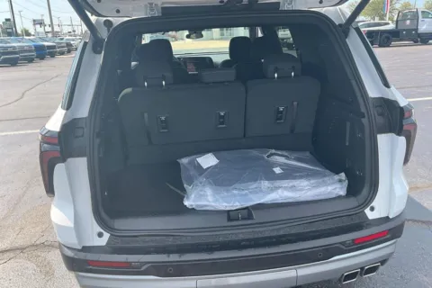 More photos of 2025 Chevrolet Traverse LT at Cable Dahmer of Topeka, KS