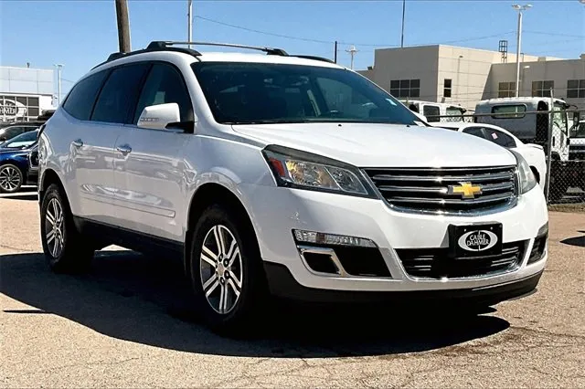2017 Chevrolet Traverse LT for sale in Topeka, KS