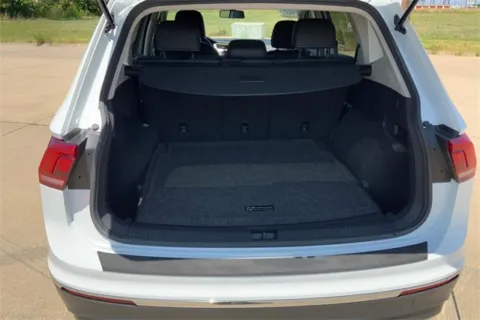 More photos of 2021 Volkswagen Tiguan SE at Cable Dahmer of Topeka, KS