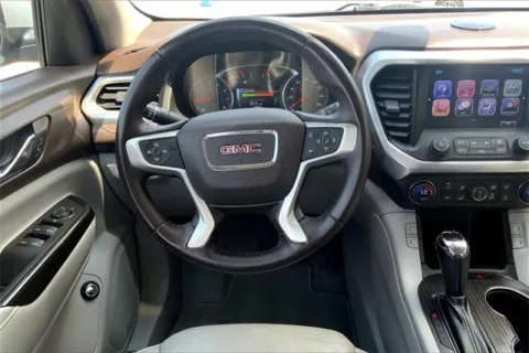 More photos of 2017 GMC Acadia SLT at Cable Dahmer of Topeka, KS