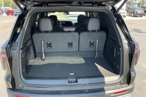 More photos of 2025 Chevrolet Traverse Z71 at Cable Dahmer of Topeka, KS