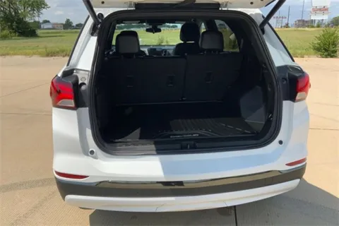 More photos of 2022 Chevrolet Equinox RS at Cable Dahmer of Topeka, KS