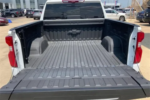 More photos of 2025 Chevrolet Silverado 1500 ZR2 at Cable Dahmer of Topeka, KS