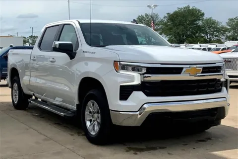 White 2023 Chevrolet Silverado 1500 LT for sale in Topeka, KS