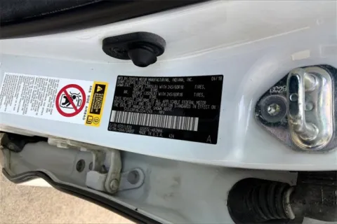 More photos of 2018 Toyota Highlander SE at Cable Dahmer of Topeka, KS