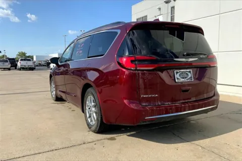 More photos of 2021 Chrysler Pacifica Touring at Cable Dahmer of Topeka, KS