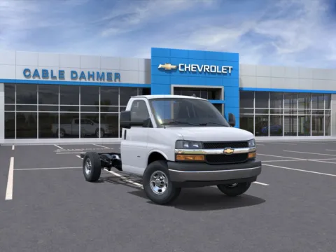 White 2025 Chevrolet Express Cutaway 3500 1WT for sale in Topeka, KS