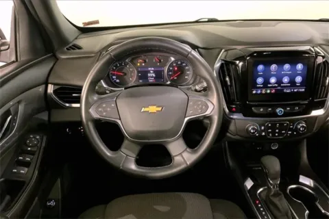 More photos of 2023 Chevrolet Traverse LT Cloth at Cable Dahmer of Topeka, KS
