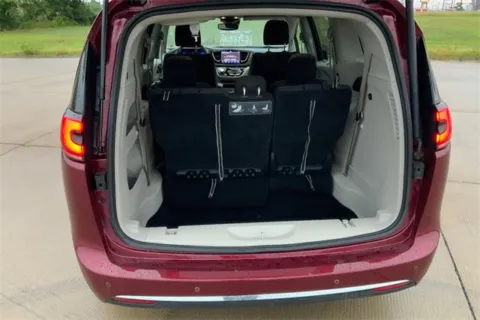 More photos of 2021 Chrysler Pacifica Touring at Cable Dahmer of Topeka, KS