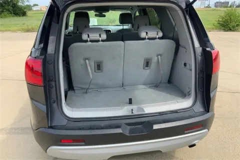 More photos of 2017 GMC Acadia SLE at Cable Dahmer of Topeka, KS